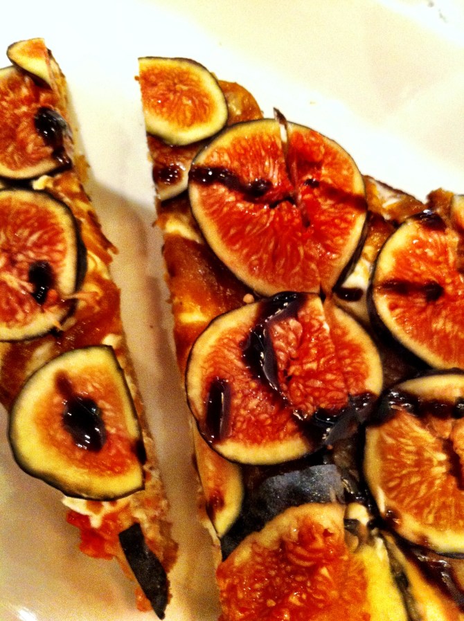  Tartine Chèvre & Figues: Goat cheese, caramelized onions, fresh Mission figs, balsamic reduction