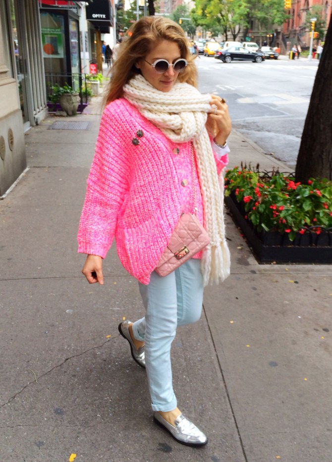 Waiving goodbye to my 1st trimester with the hope that the worst of morning sickness & mood swings is now history! YAY 6 months to GO!